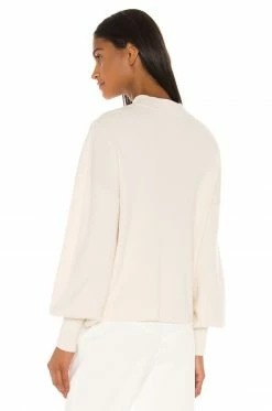 Budget 😍 L'Academie Lumi Sweater In Cream ✨ -Deals L'Academie Store LCDE WK70 V3