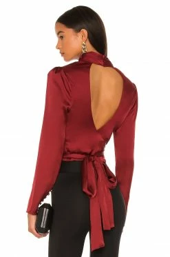 Flash Sale 🛒 L'Academie The Suzanne Top In Burgundy 🌟